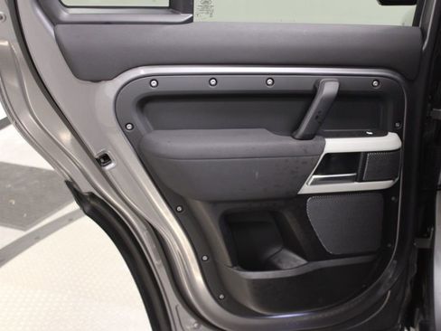 Used 2022 Land Rover Defender 110 SE image 31