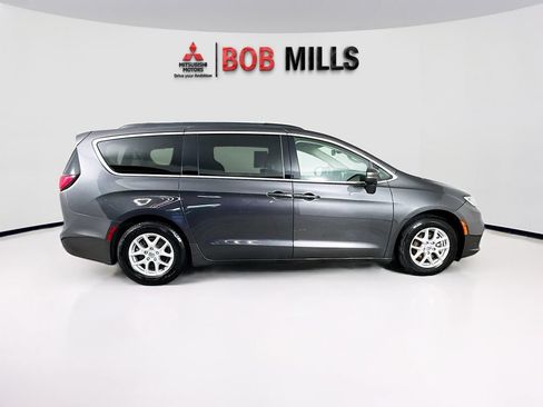 Used 2022 Chrysler Pacifica Touring-L FWD image 8