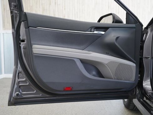 Used 2021 Toyota Camry LE image 27