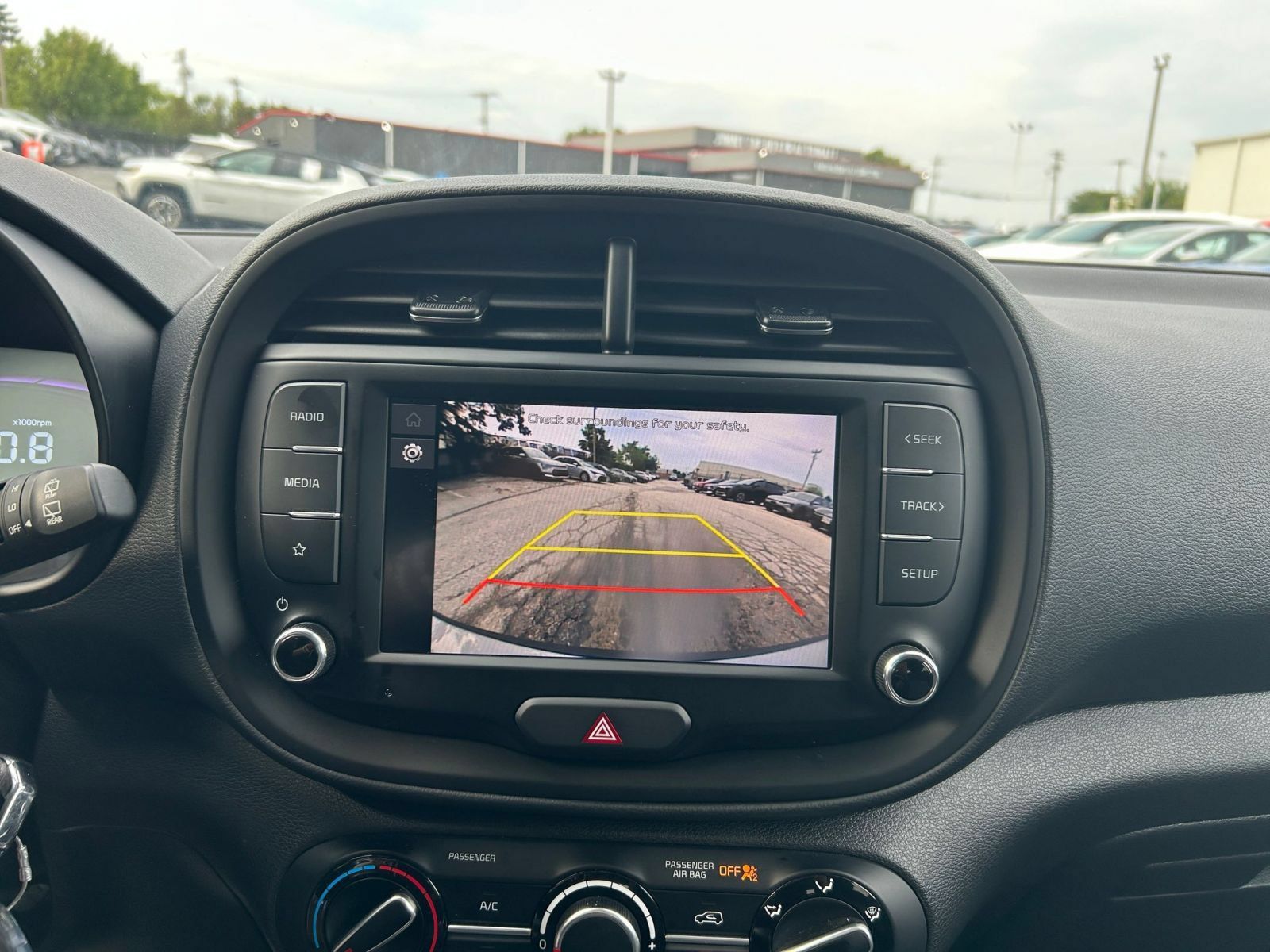 Used 2025 Kia Soul LX w/ LX Technology Package FWD image 19