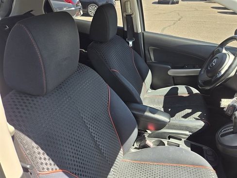 Used 2014 MAZDA MAZDA2 Touring FWD image 8