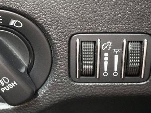 Used 2016 Dodge Charger R/T w/ Premium Group RWD image 31
