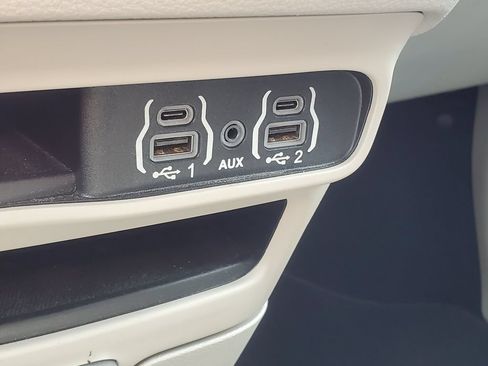 Used 2023 Chrysler Pacifica Touring-L FWD image 21