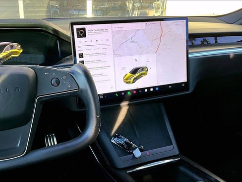 Used 2022 Tesla Model S Plaid image 6