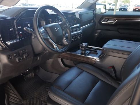 Used 2025 Chevrolet Silverado 1500 LT Trail Boss w/ Convenience Package II image 7