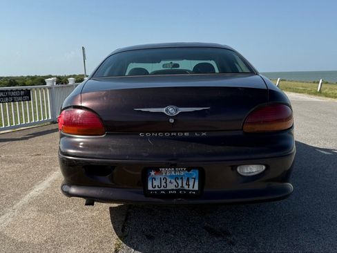 Used 2004 Chrysler Concorde LX image 5