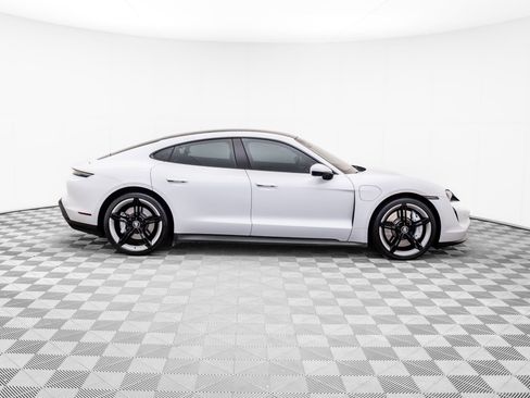 Used 2023 Porsche Taycan image 8