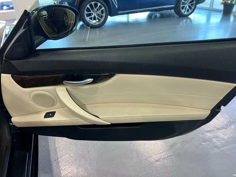 Used 2012 BMW Z4 sDrive28i w/ Sport Pkg image 13