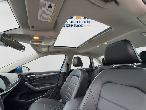 Used 2022 Volkswagen Jetta SE FWD image 11