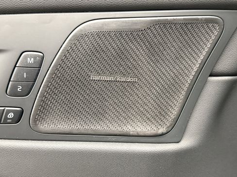 Used 2023 Volvo XC60 T8 Plus w/ Climate Package image 15