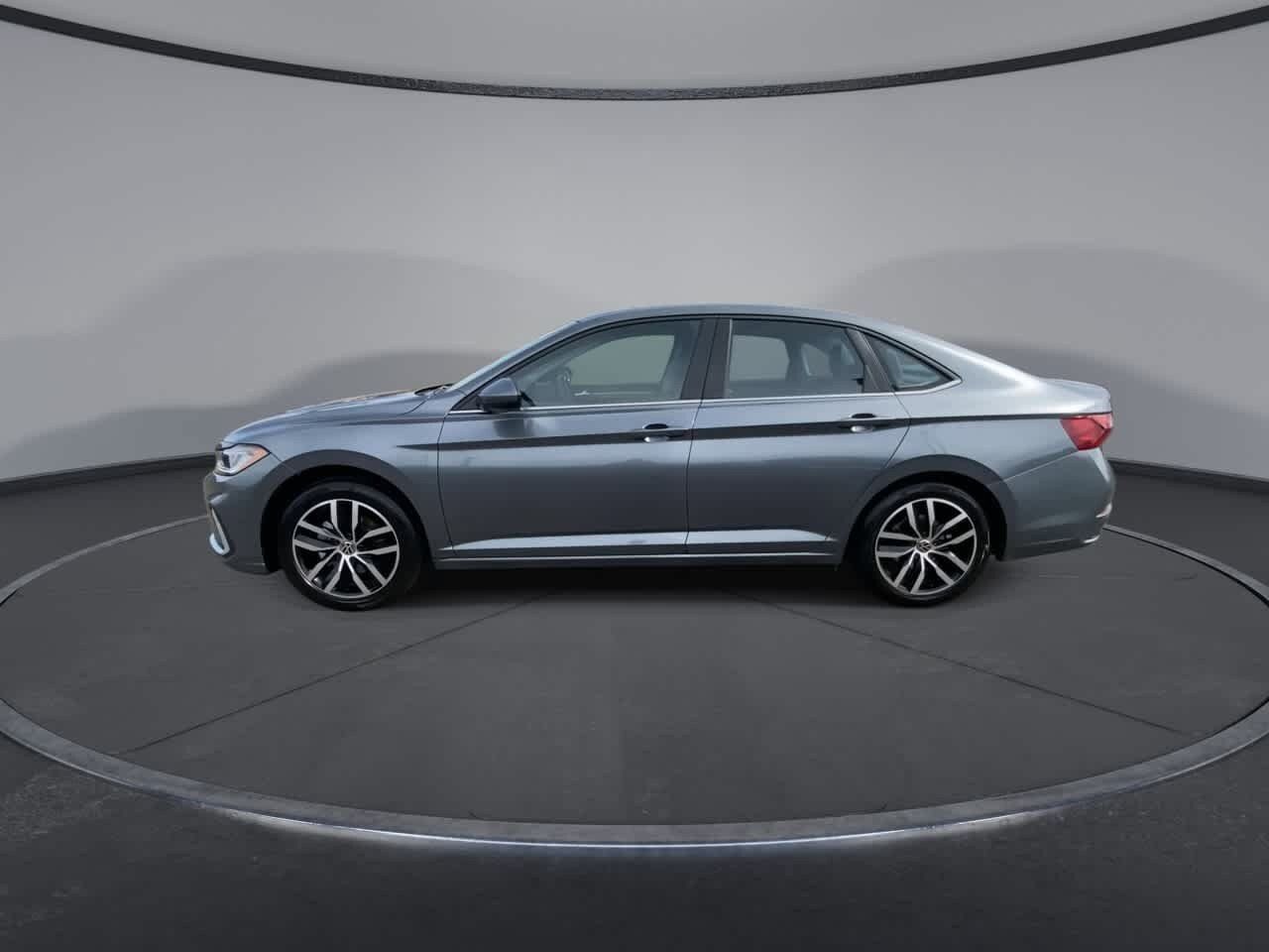 Used 2025 Volkswagen Jetta SE FWD image 5