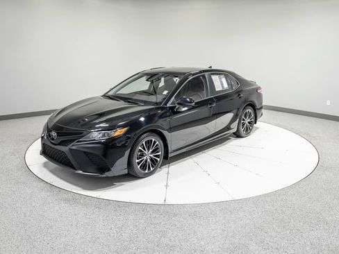 Used 2020 Toyota Camry SE FWD image 34