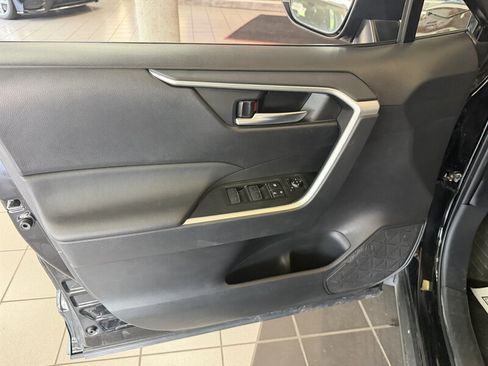 Used 2025 Toyota RAV4 XLE AWD/4WD image 53