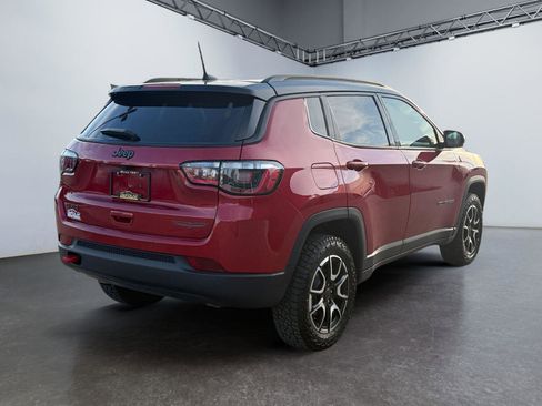 Used 2025 Jeep Compass Trailhawk AWD/4WD image 3