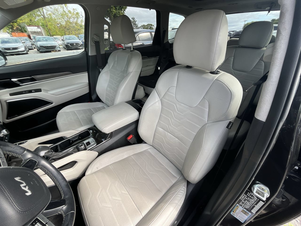 Used 2022 Kia Telluride SX w/ SX Prestige Package AWD/4WD image 3