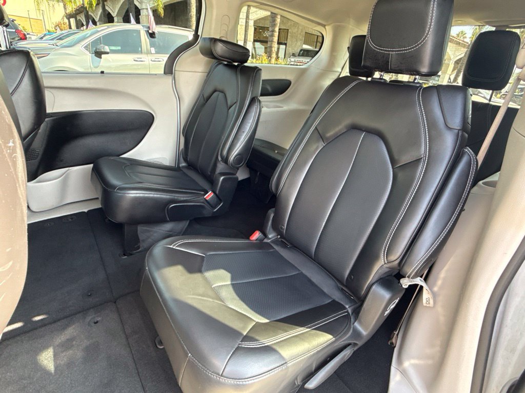 Used 2024 Chrysler Pacifica Touring-L FWD image 33