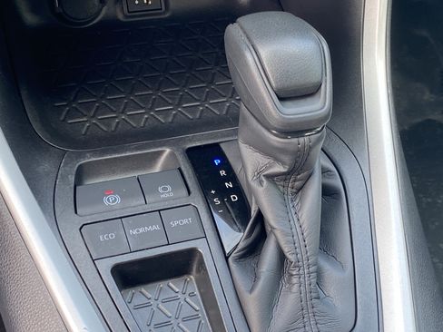 Used 2025 Toyota RAV4 XLE FWD image 22