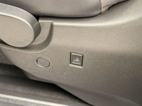 Used 2025 GMC Acadia Denali image 33