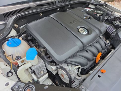 Used 2012 Volkswagen Jetta SEL FWD image 12