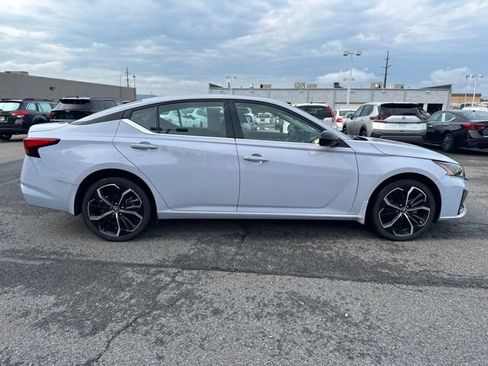 Certified 2024 Nissan Altima 2.5 SR w/ SR Premium Package AWD/4WD image 4
