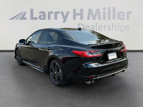 Used 2025 Toyota Camry XSE FWD image 3