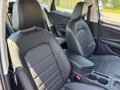 Used 2024 Volkswagen Jetta SE FWD image 33