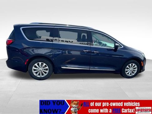 Used 2019 Chrysler Pacifica Touring-L FWD image 8