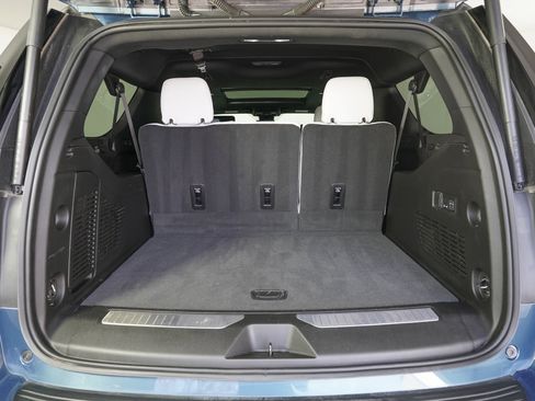 Used 2025 Chevrolet Suburban Premier image 13