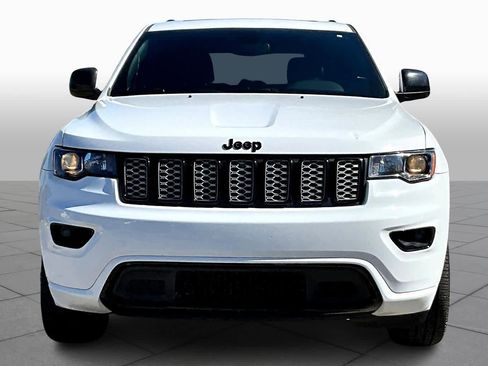 Used 2019 Jeep Grand Cherokee Altitude image 3