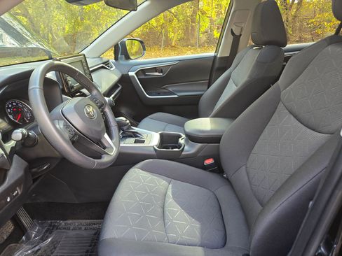 Used 2022 Toyota RAV4 XLE image 17
