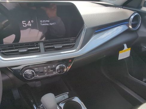 New 2026 Chevrolet Trax LT w/ LT Convenience Package FWD image 14