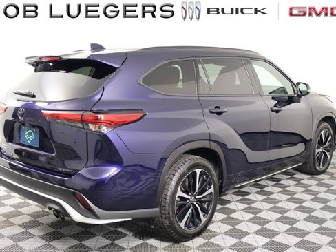 Used 2021 Toyota Highlander XSE AWD/4WD image 5