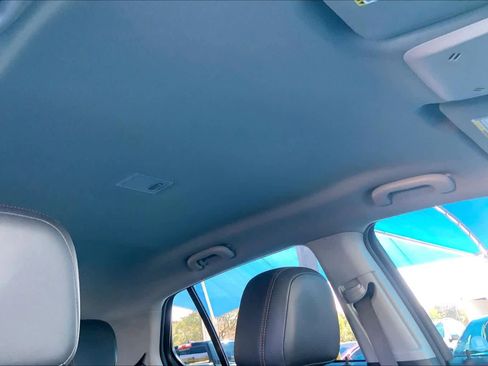 Used 2021 Chevrolet Trax LT w/ LT Convenience Package image 13