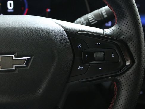 Used 2024 Chevrolet Trax RS w/ Sunroof Package FWD image 14