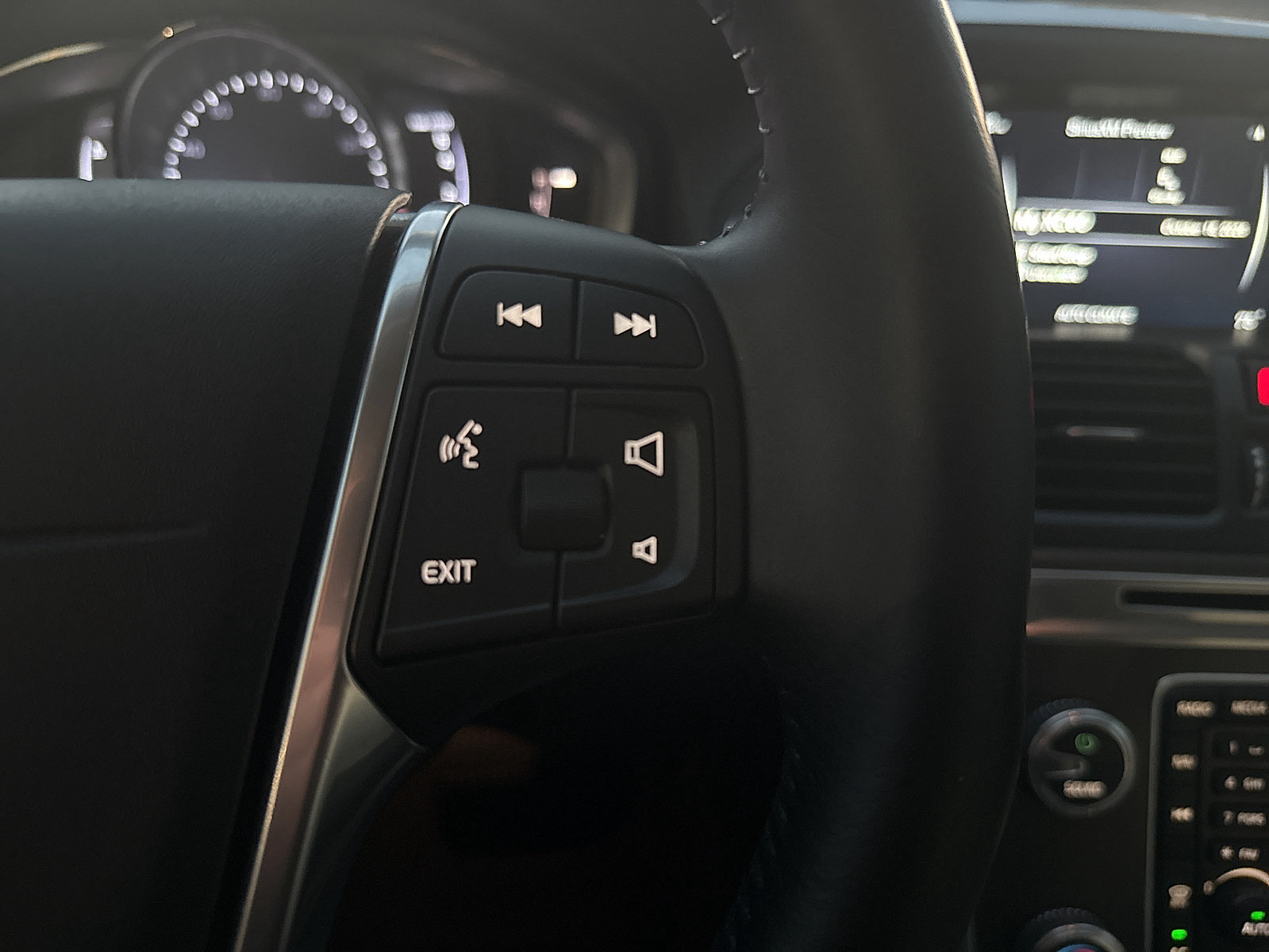 Used 2016 Volvo XC60 T6 w/ Proximity Package AWD/4WD image 41