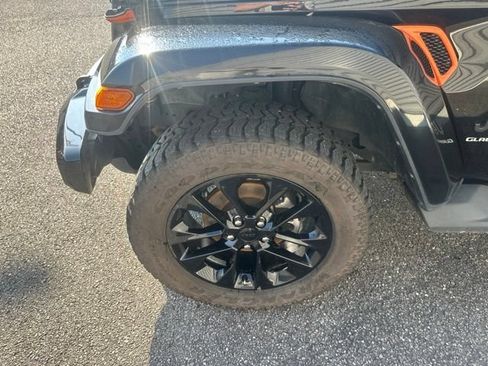 Used 2023 Jeep Gladiator Overland AWD/4WD image 10