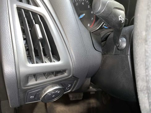 Used 2018 Ford Focus SE FWD image 24