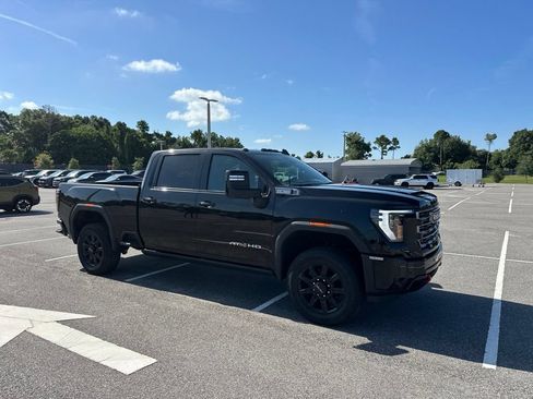Used 2025 GMC Sierra 2500 AT4 AWD/4WD image 2