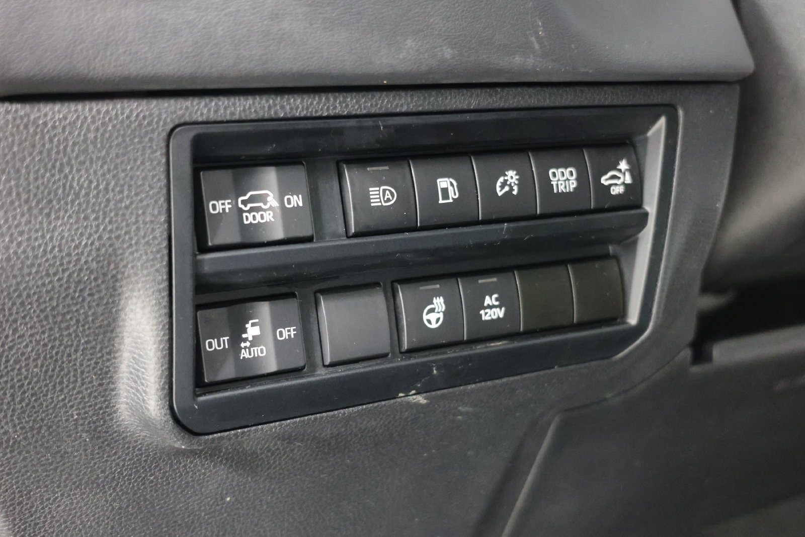 Used 2023 Toyota Sequoia Platinum AWD/4WD image 23