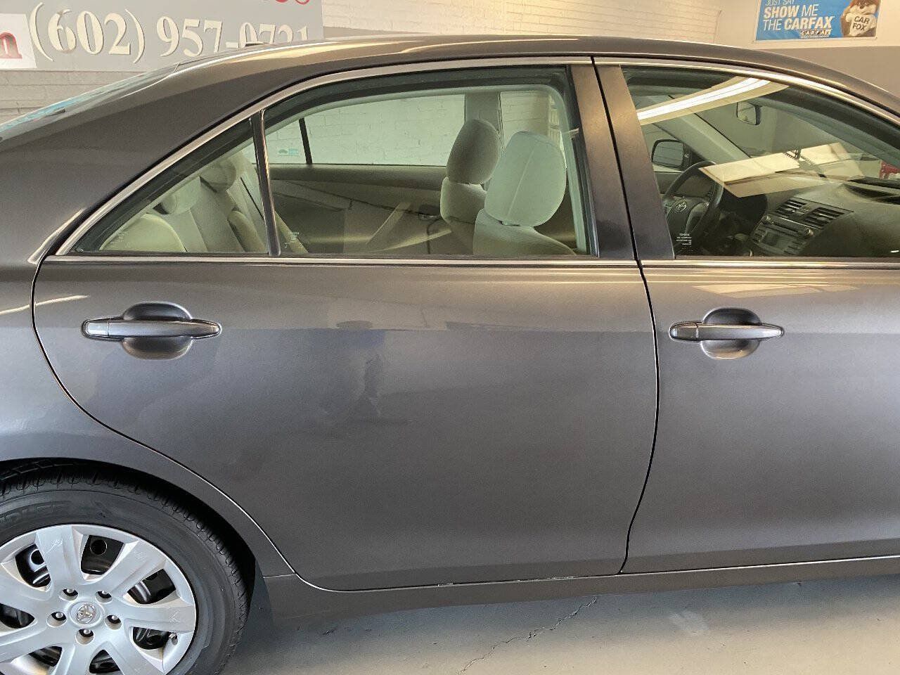 Used 2011 Toyota Camry LE FWD image 12