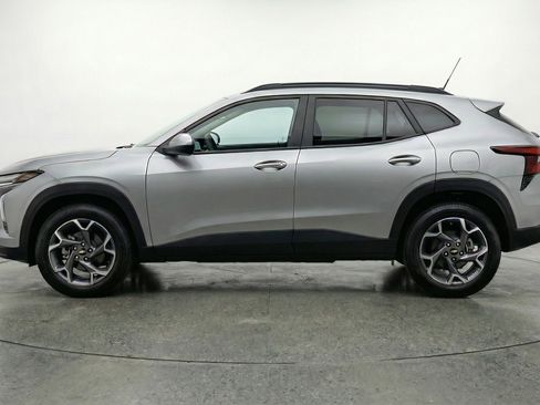 Used 2025 Chevrolet Trax LT image 5