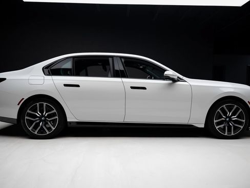 Used 2024 BMW 740i xDrive w/ Executive Package AWD/4WD image 35