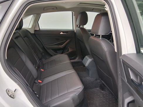 Used 2023 Volkswagen Jetta SE FWD image 32