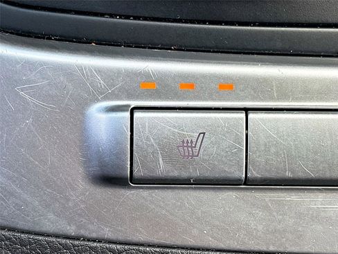 Used 2025 Kia Carnival FWD image 20