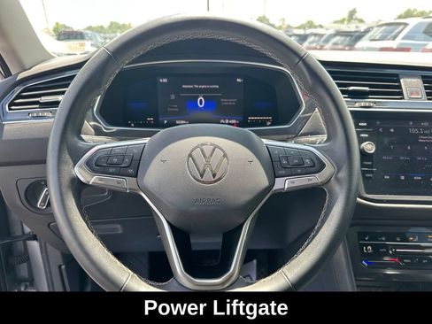 Used 2022 Volkswagen Tiguan SE w/ Panoramic Sunroof Package FWD image 14