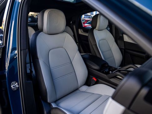 New 2025 Porsche Cayenne Coupe image 56