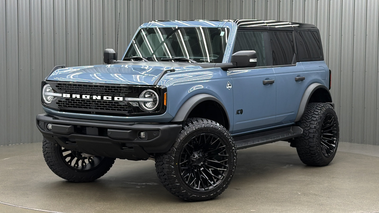 Used 2025 Ford Bronco Outer Banks AWD/4WD image 1