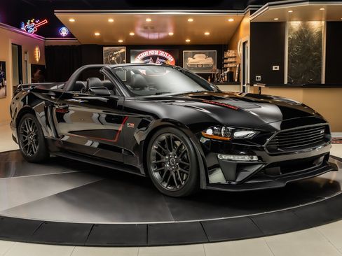 Used 2019 Ford Mustang GT Premium w/ GT Performance Package RWD image 9