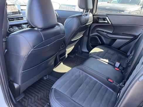 Used 2024 Mitsubishi Outlander SE Black Edition image 15