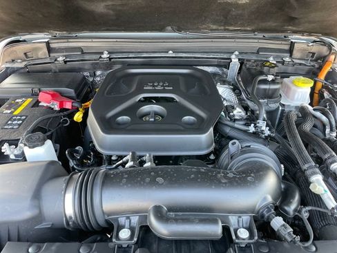 Used 2025 Jeep Wrangler Unlimited Rubicon 4xe w/ Safety Group AWD/4WD image 31